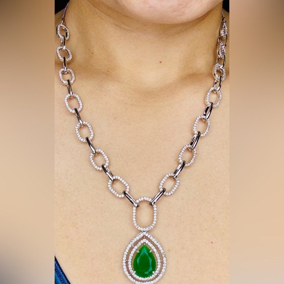 Hand Crafted Cubic Zirconia Light Weight Necklace - Picture 3 of 4